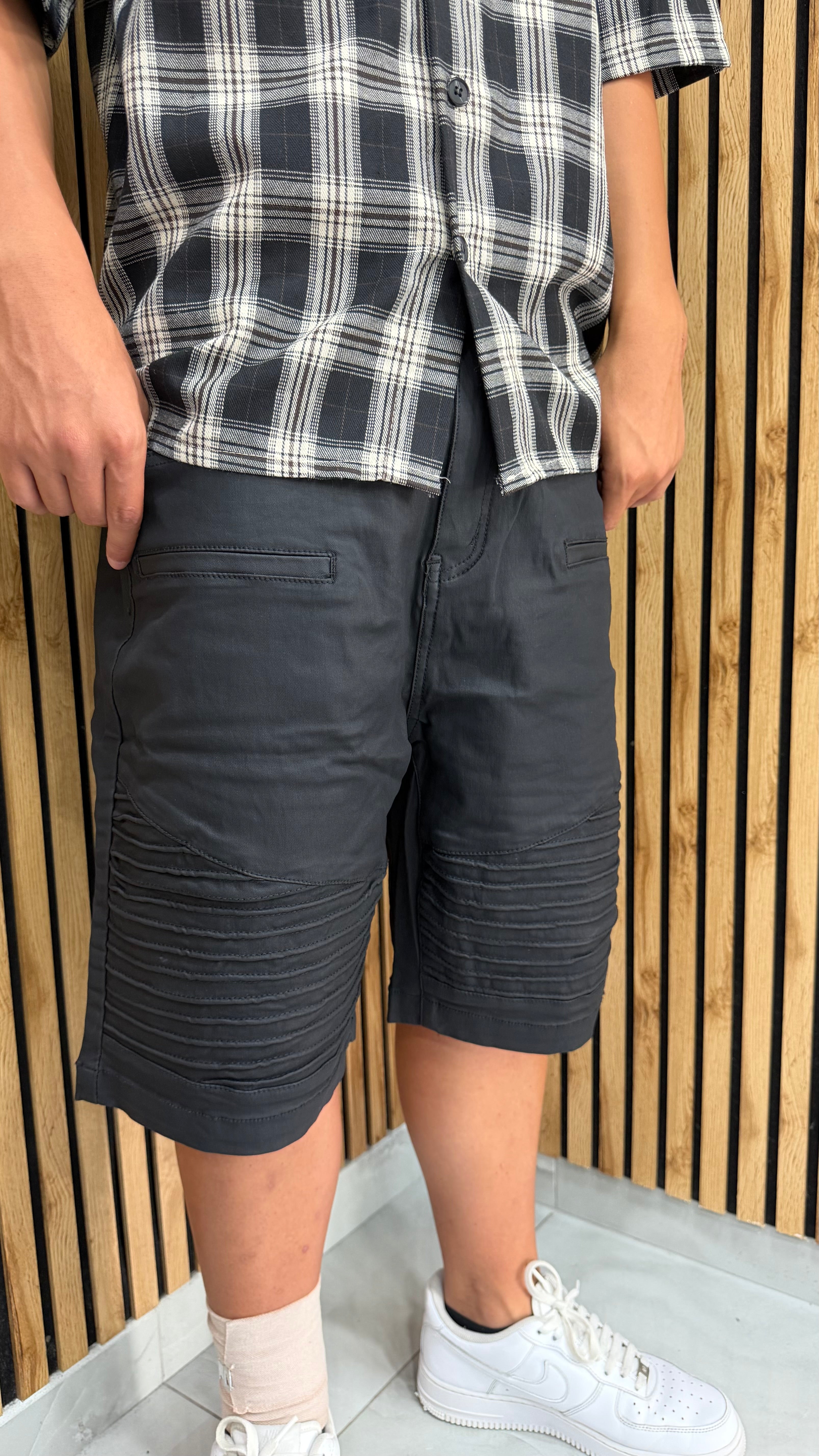 Shorts Skinny “Spalmato Black “