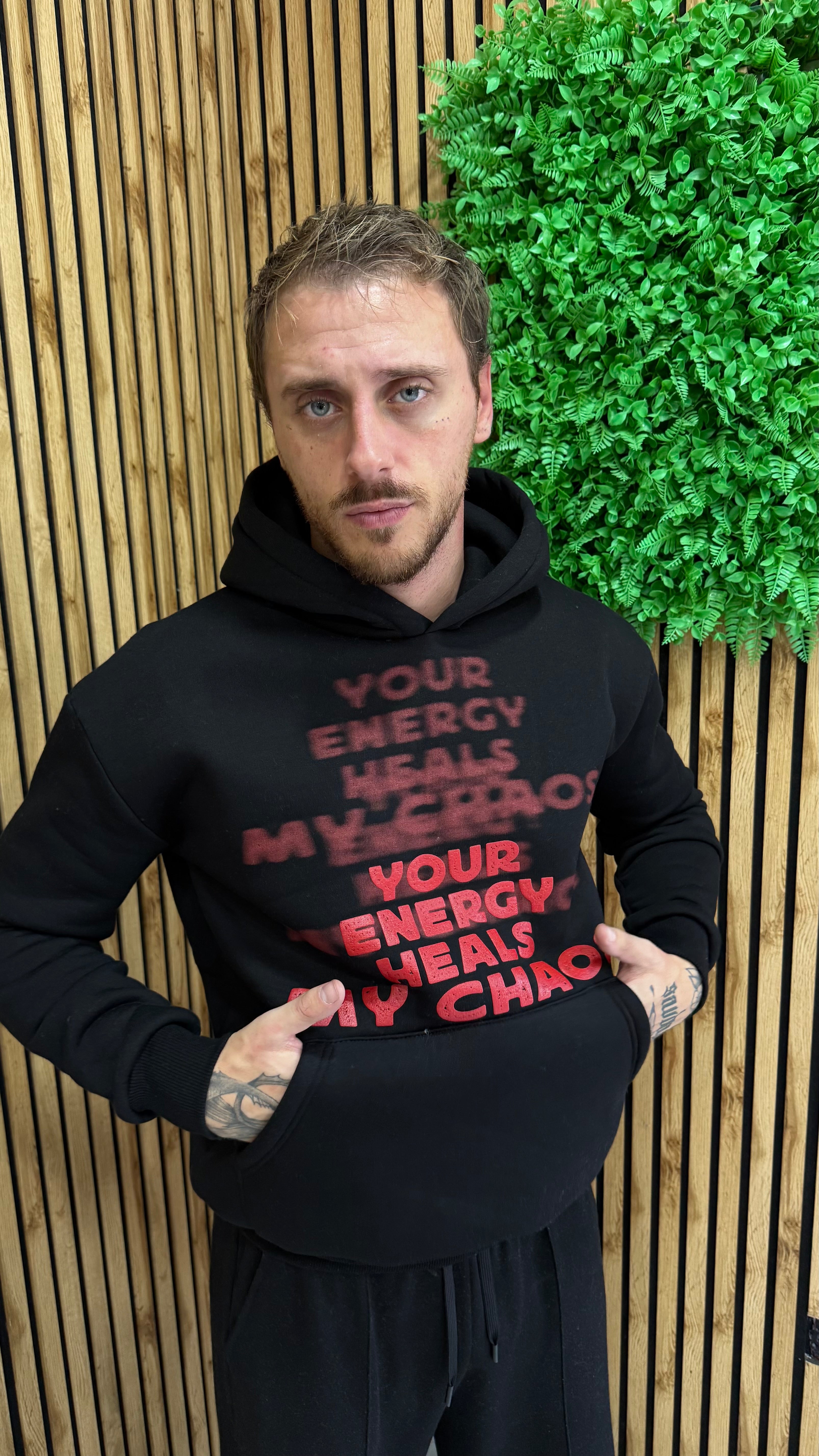 Felpa “Red Scripture”