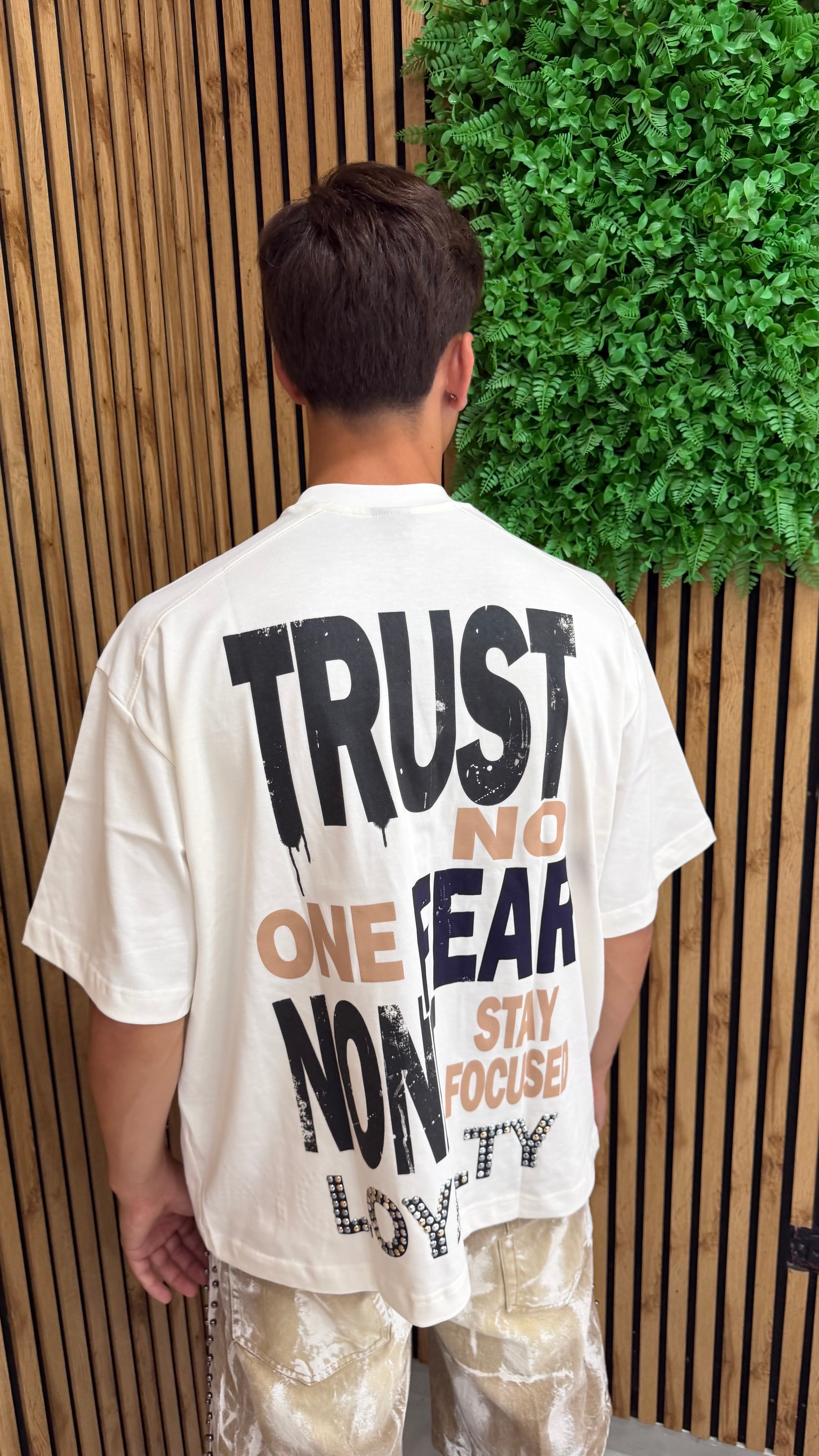 T-Shirt “Stay Focused” 3 Colori