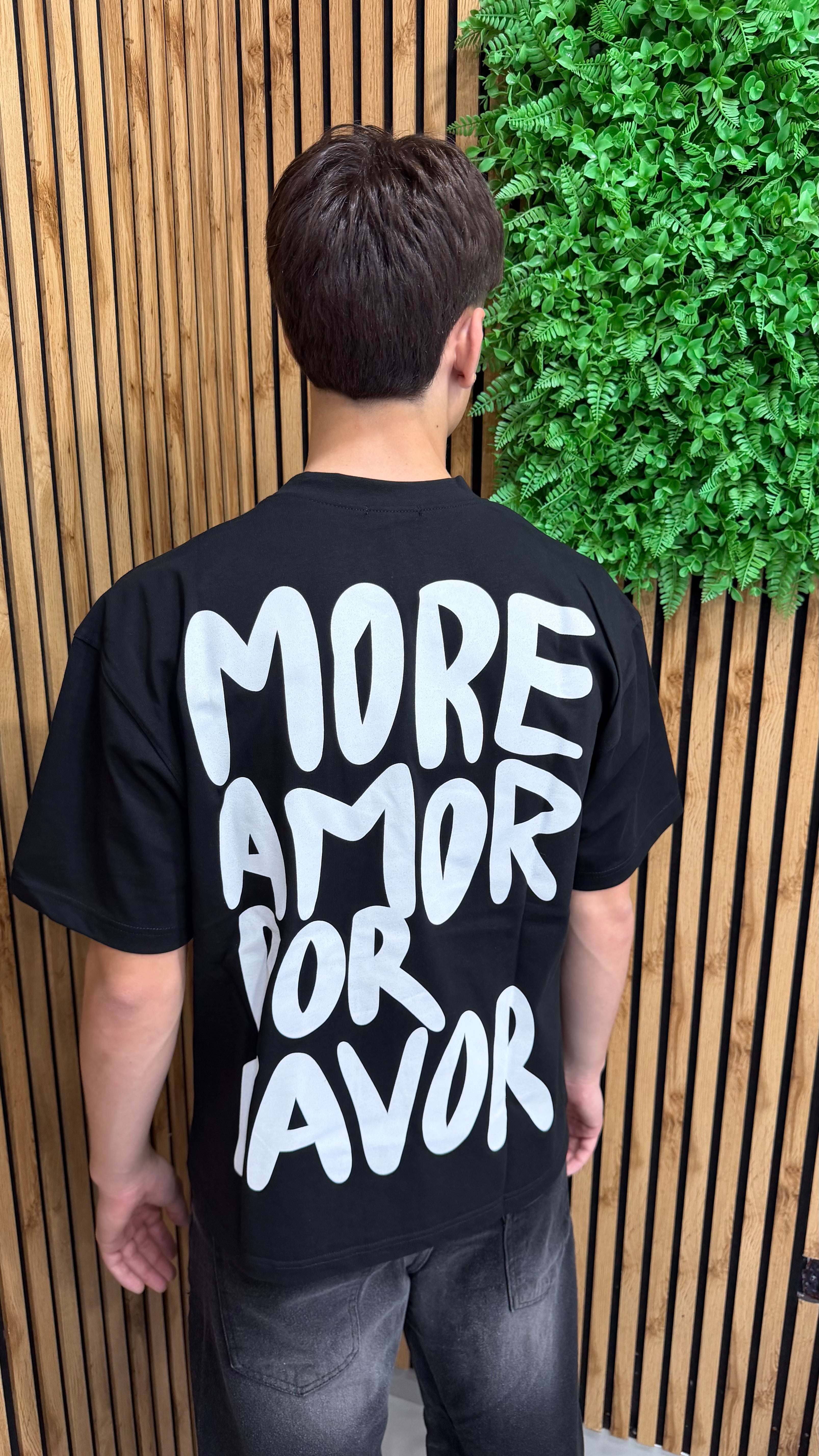 T-Shirt “More Amor Por Favor” Black