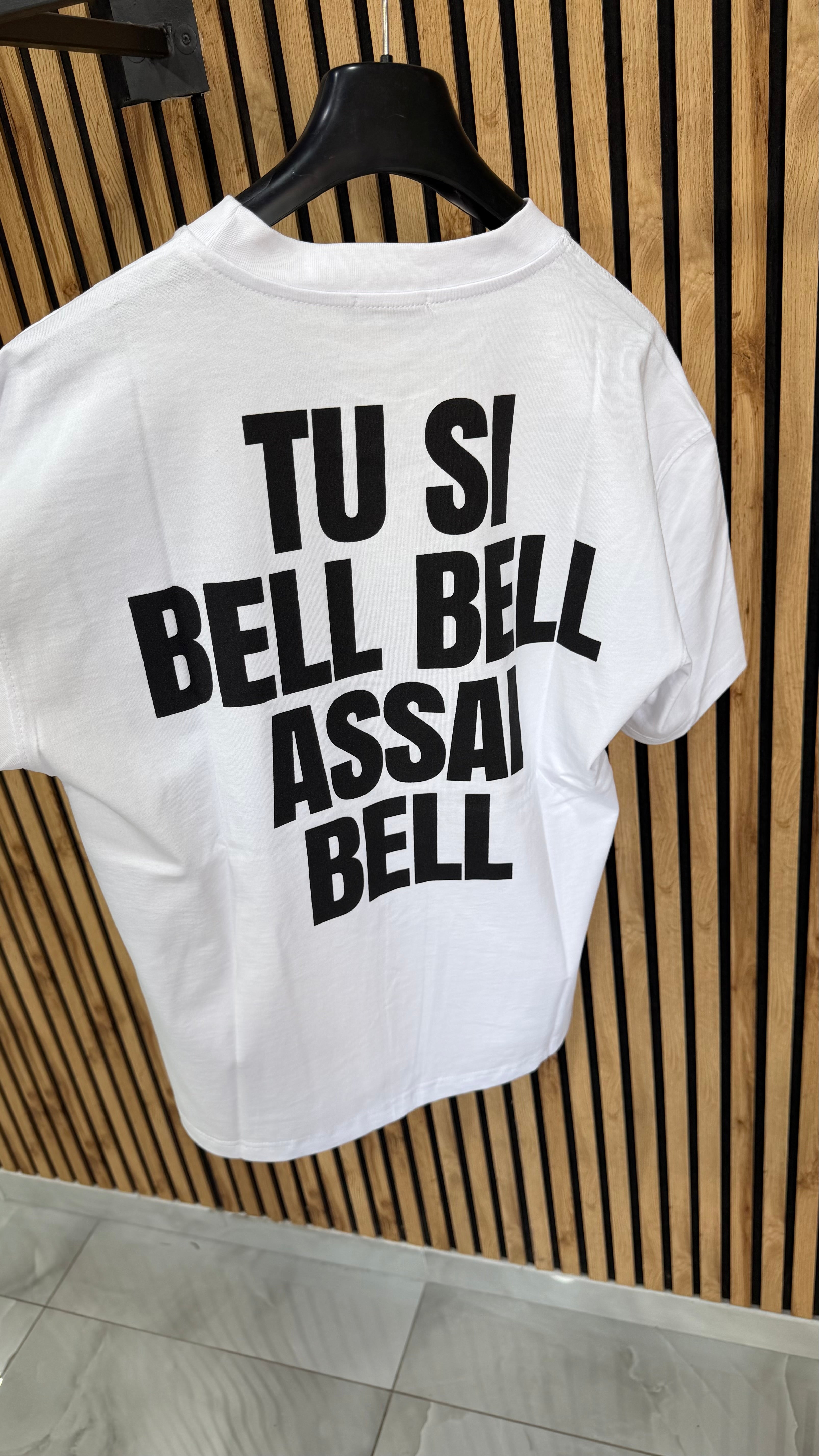 T-Shirt “Tu Si Bell Bell Assaie Bell” 2 Colori